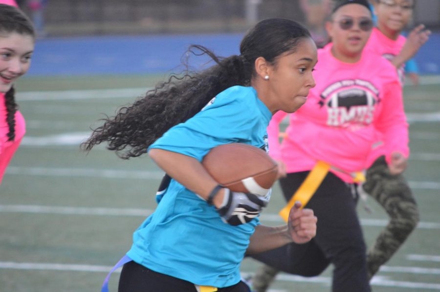 Dalice Rodriguez runs with the ball. 