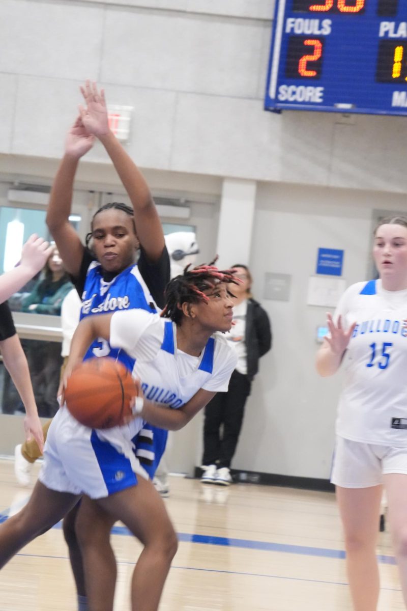 Ashya Dingle (SG) drives into paint 